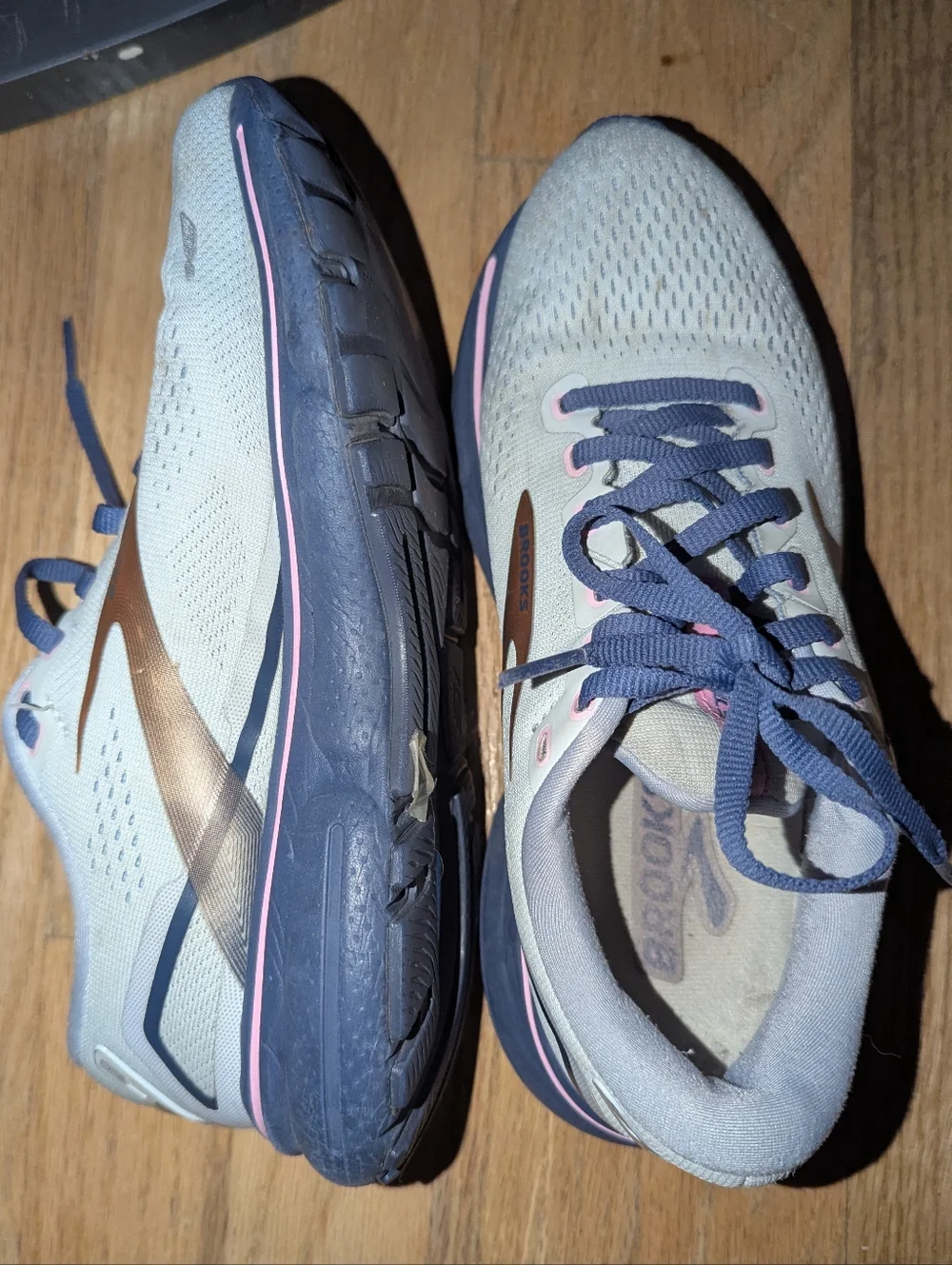 Brooks Ghost 15 Womens Size 7 Running Shoes Blue Pink Athletic Sneakers